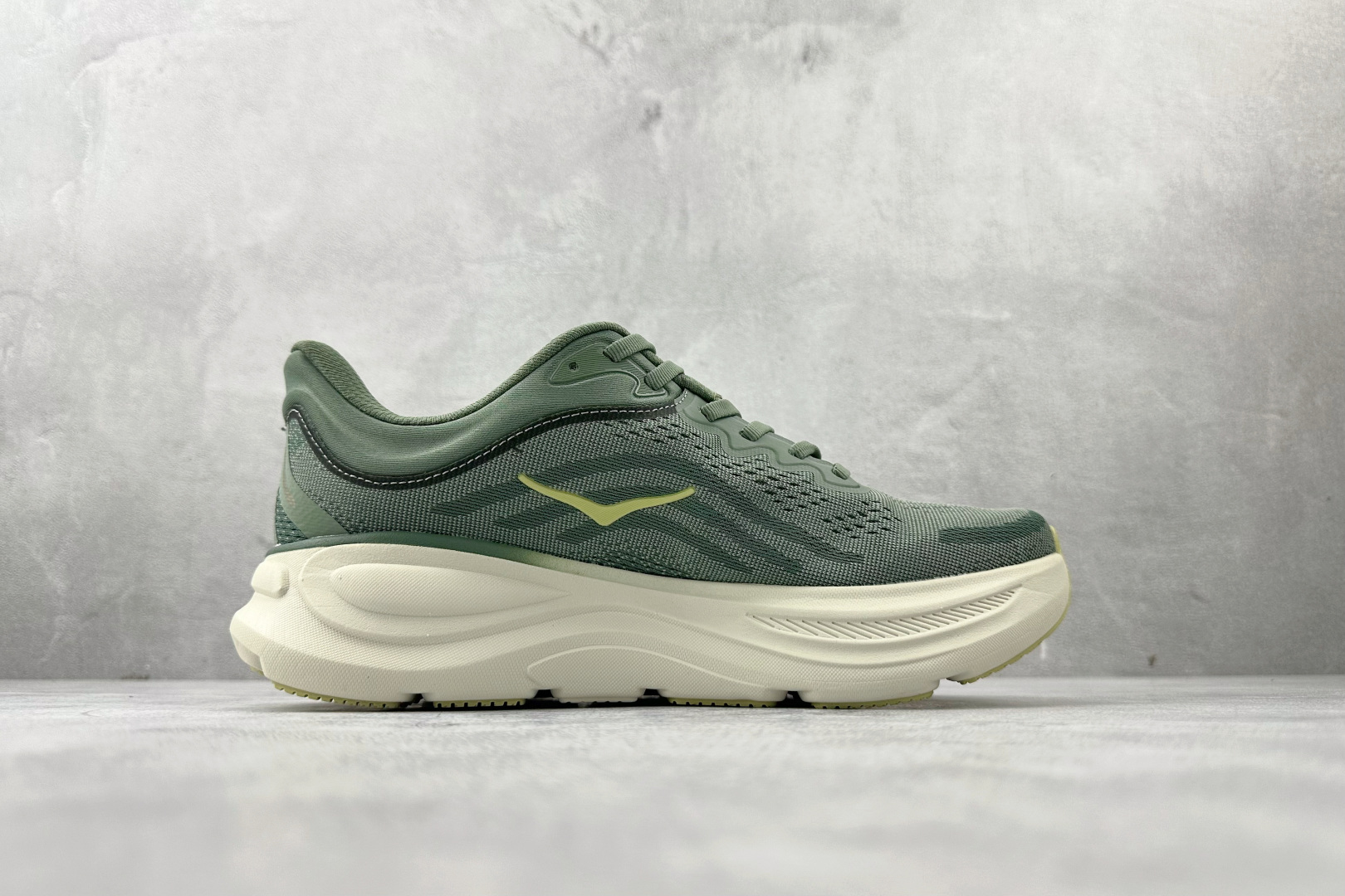 HK 平台专供 HOKA ONE ONE Bondi 9绿色货号：-SNTF尺码：40 40.5 41 