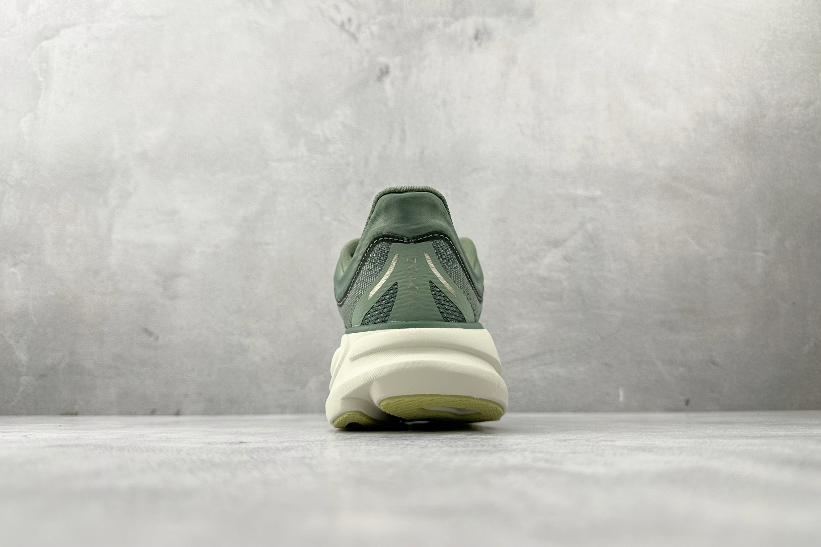 HK 平台专供 HOKA ONE ONE Bondi 9绿色货号：-SNTF尺码：40 40.5 41 