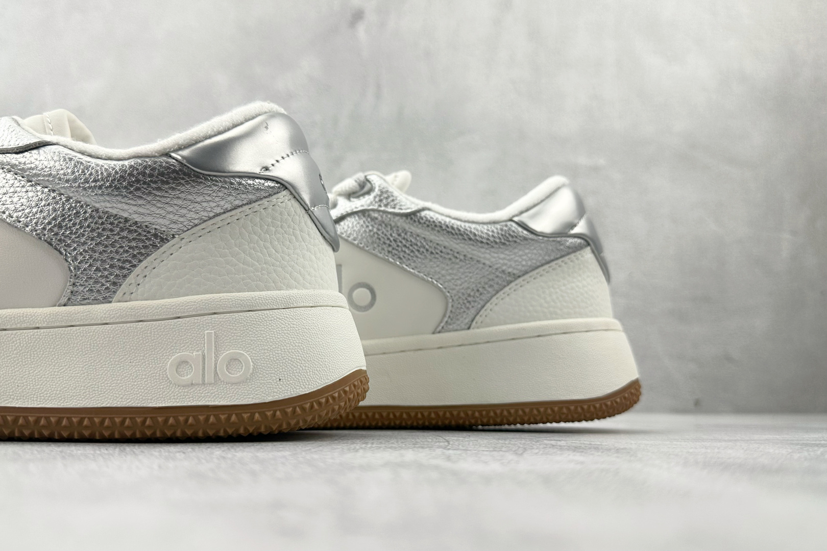 210 alo yoga Recovery Mode 银色 A0685U-White/Gum（Team1002简约白银）