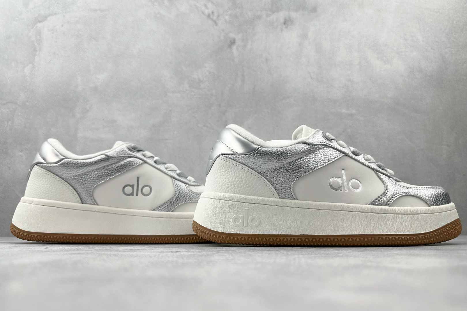 210 alo yoga Recovery Mode 银色 A0685U-White/Gum（Team1002简约白银）