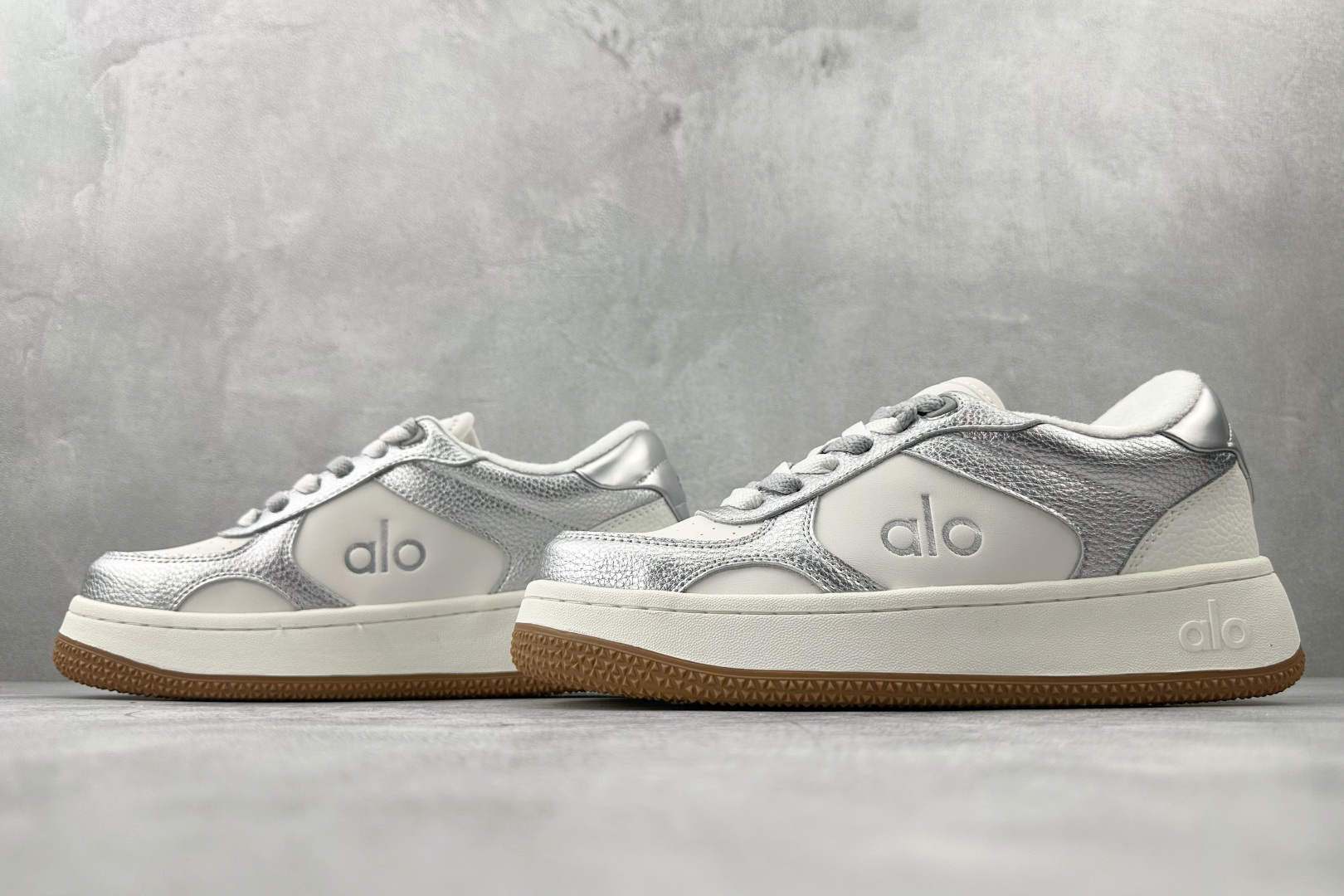 210 alo yoga Recovery Mode 银色 A0685U-White/Gum（Team1002简约白银）