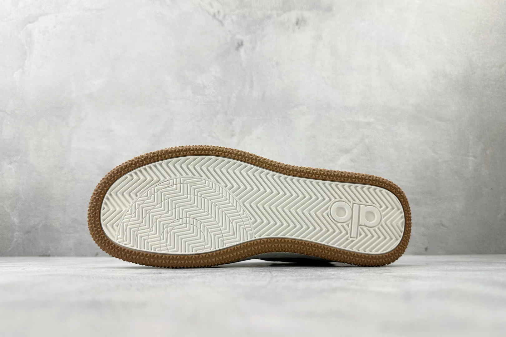 210 alo yoga Recovery Mode 银色 A0685U-White/Gum（Team1002简约白银）