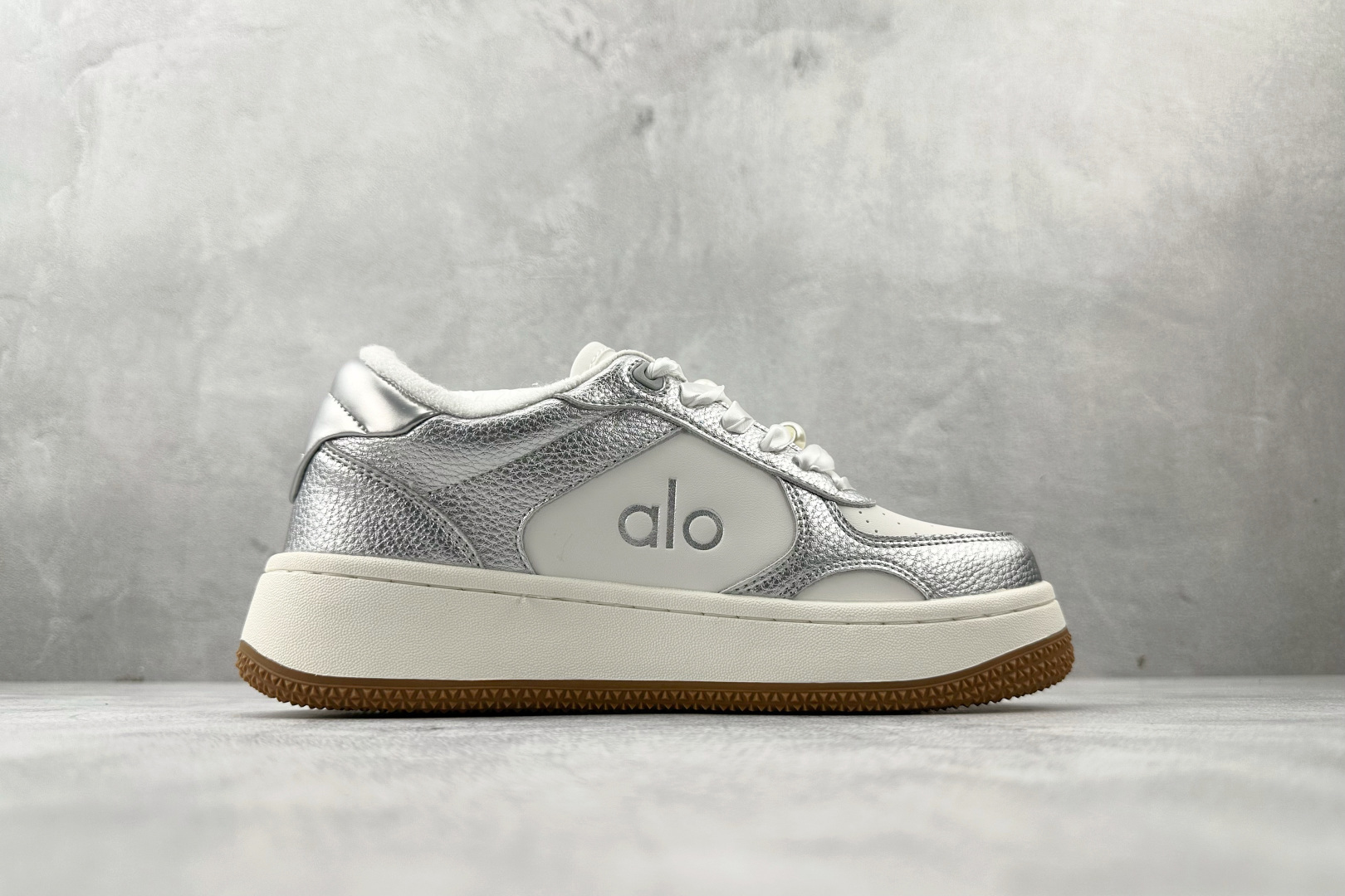 210 alo yoga Recovery Mode 银蝴蝶结 银白 A0685U-White/Gum（Team1002-白月光）