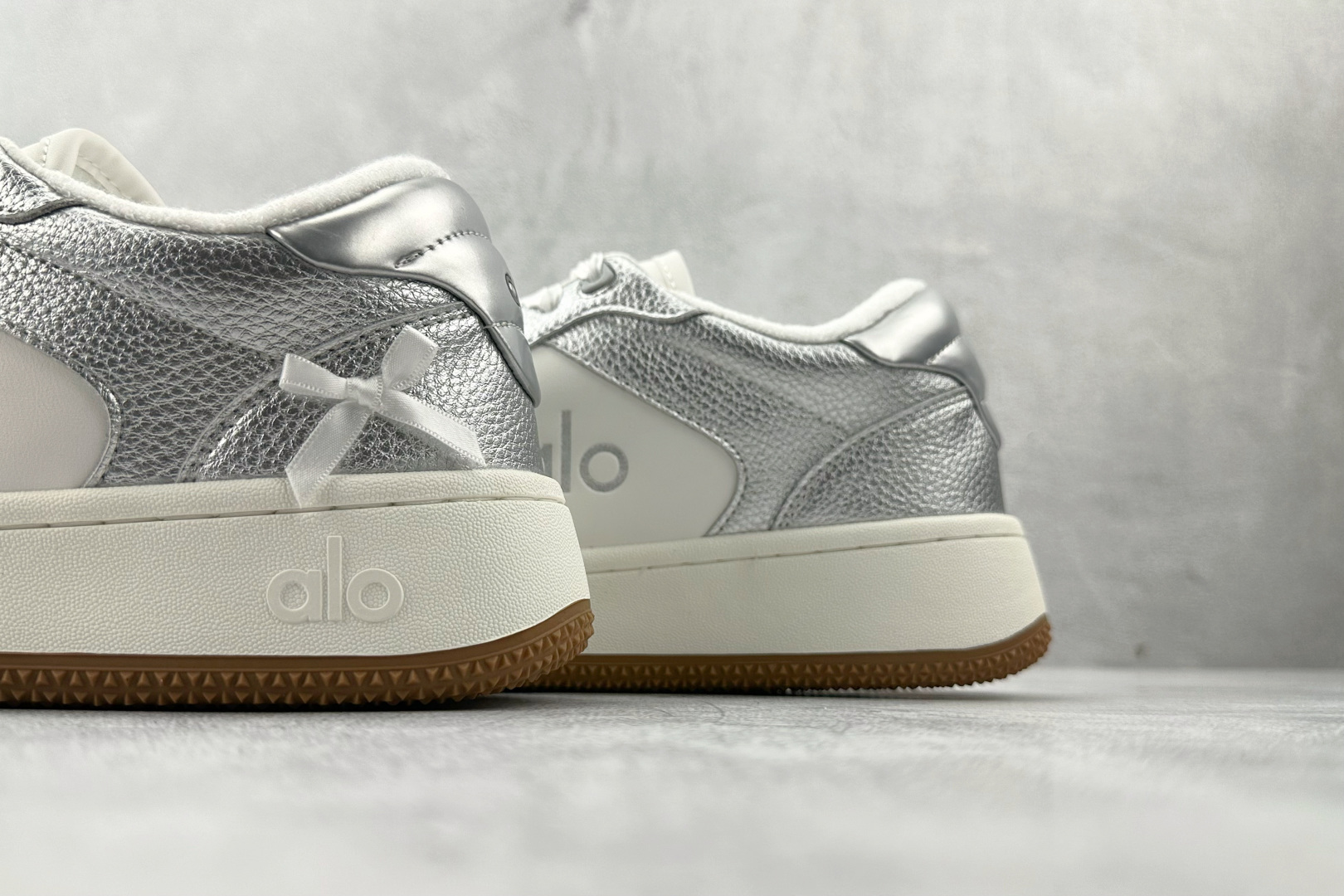 210 alo yoga Recovery Mode 银蝴蝶结 银白 A0685U-White/Gum（Team1002-白月光）