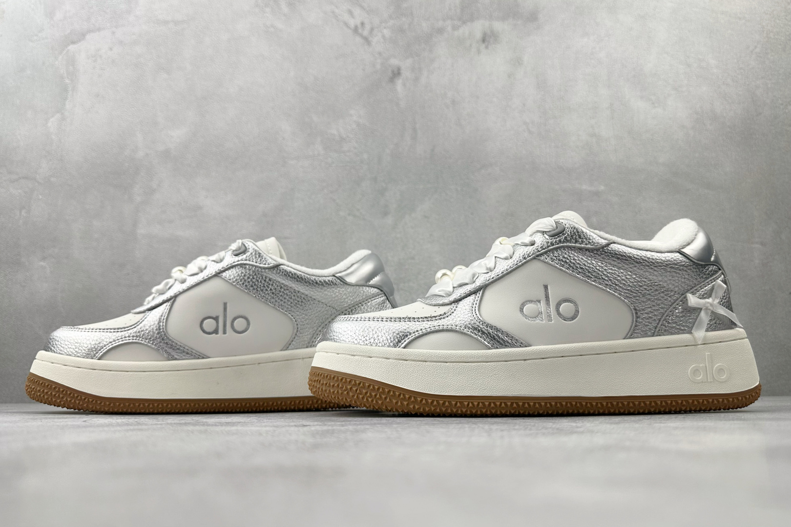 210 alo yoga Recovery Mode 银蝴蝶结 银白 A0685U-White/Gum（Team1002-白月光）