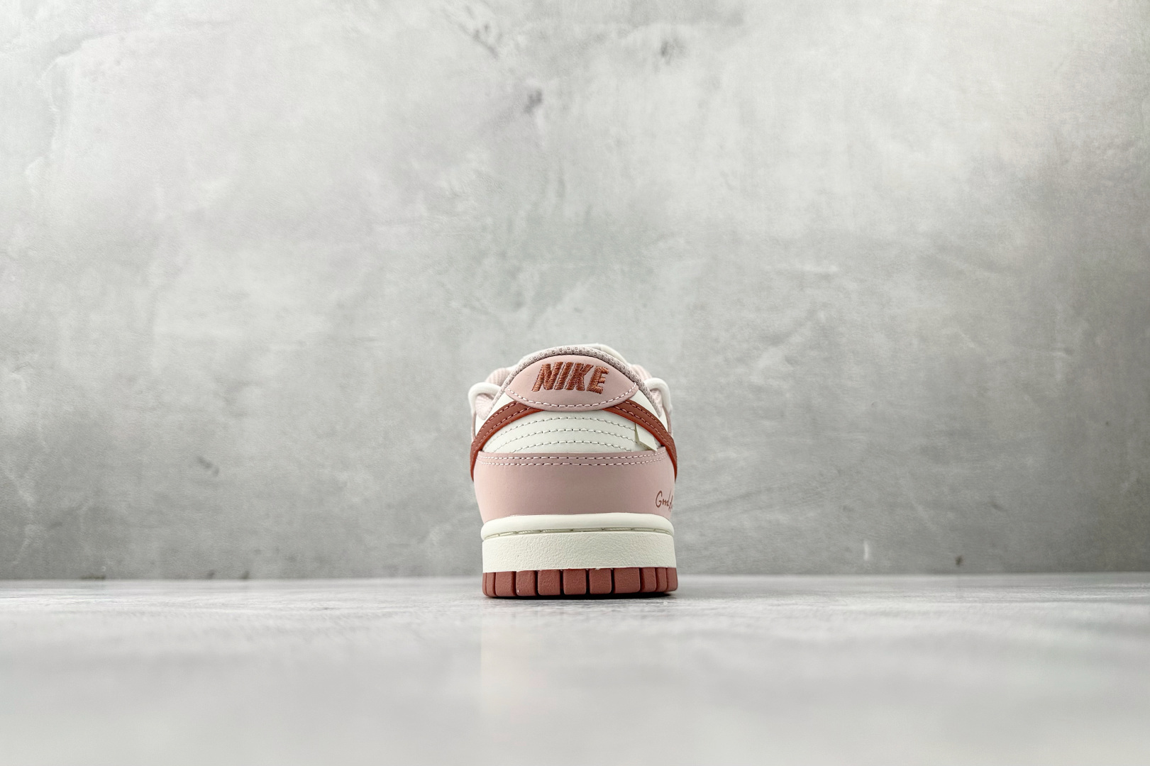 300 定制球鞋 Nike Dunk 温柔豆沙 粉白 PC0528-105