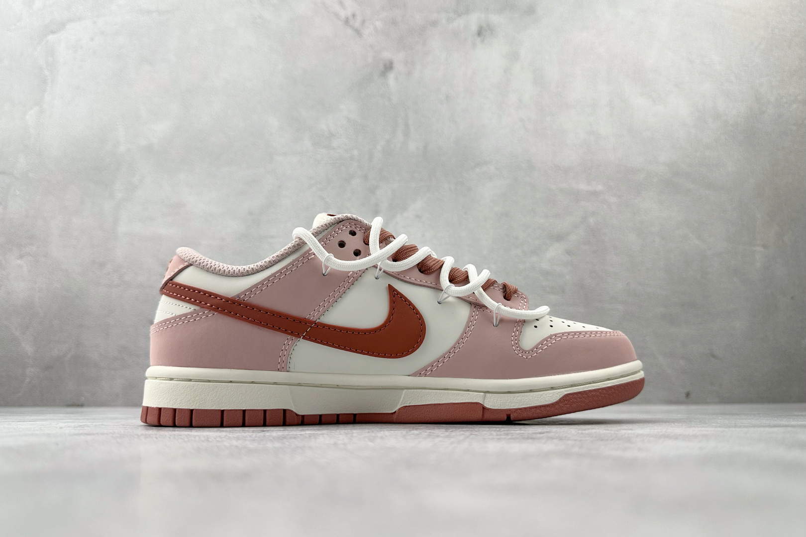 300 定制球鞋 Nike Dunk 温柔豆沙 粉白 PC0528-105