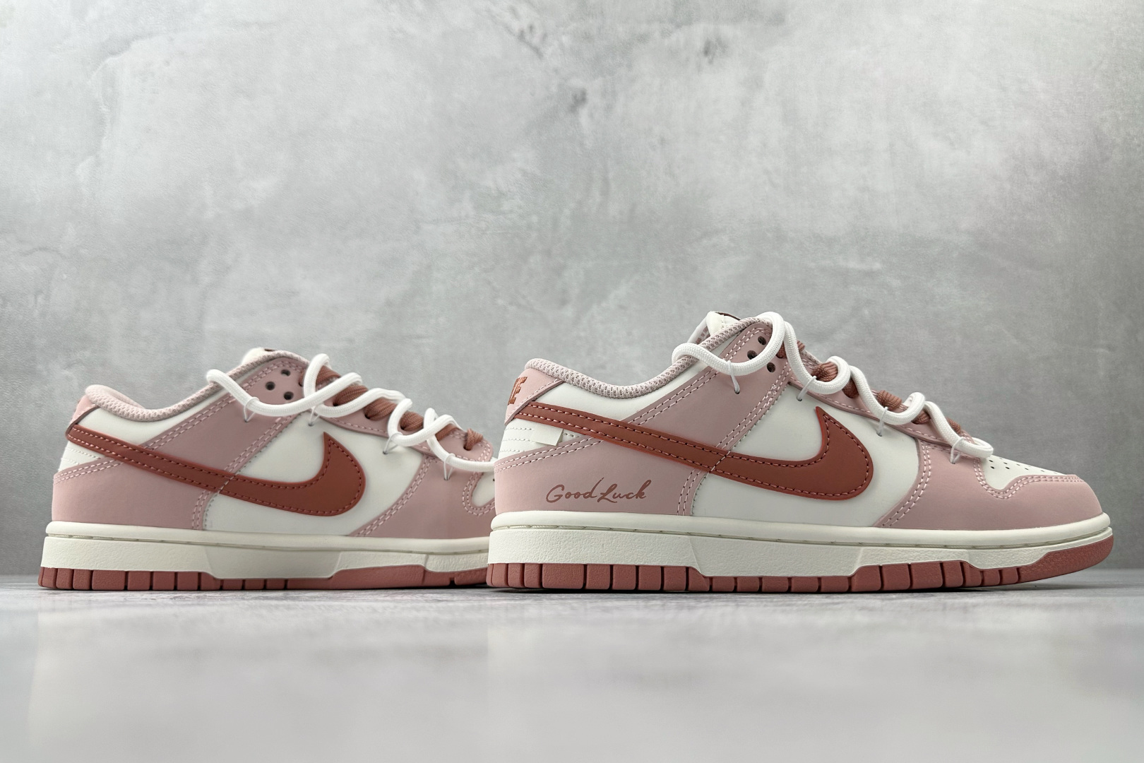 300 定制球鞋 Nike Dunk 温柔豆沙 粉白 PC0528-105