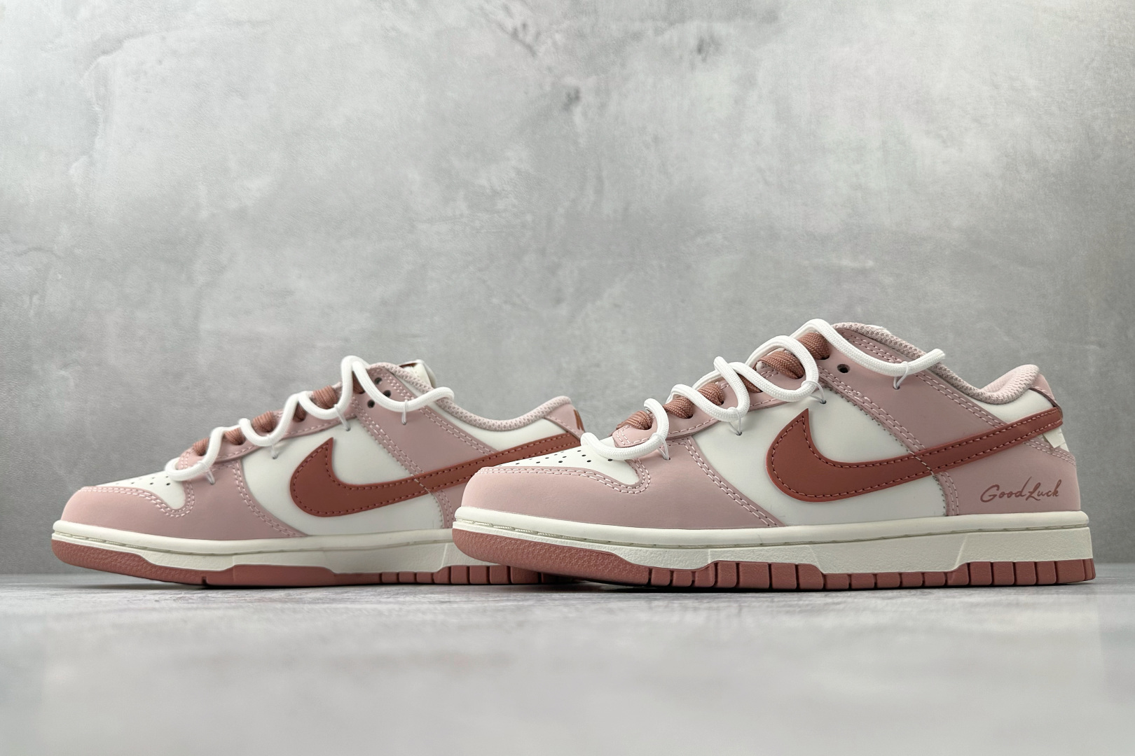 300 定制球鞋 Nike Dunk 温柔豆沙 粉白 PC0528-105