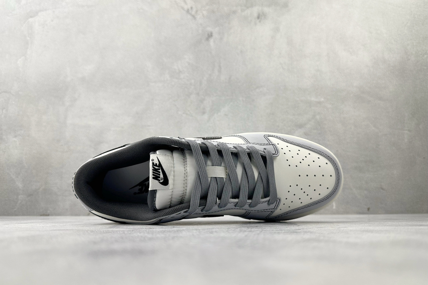 YC 双十一特价双十一特价【定制球鞋】Nike Dunk 星霾 灰白黑货号：BB0528 109尺码：4