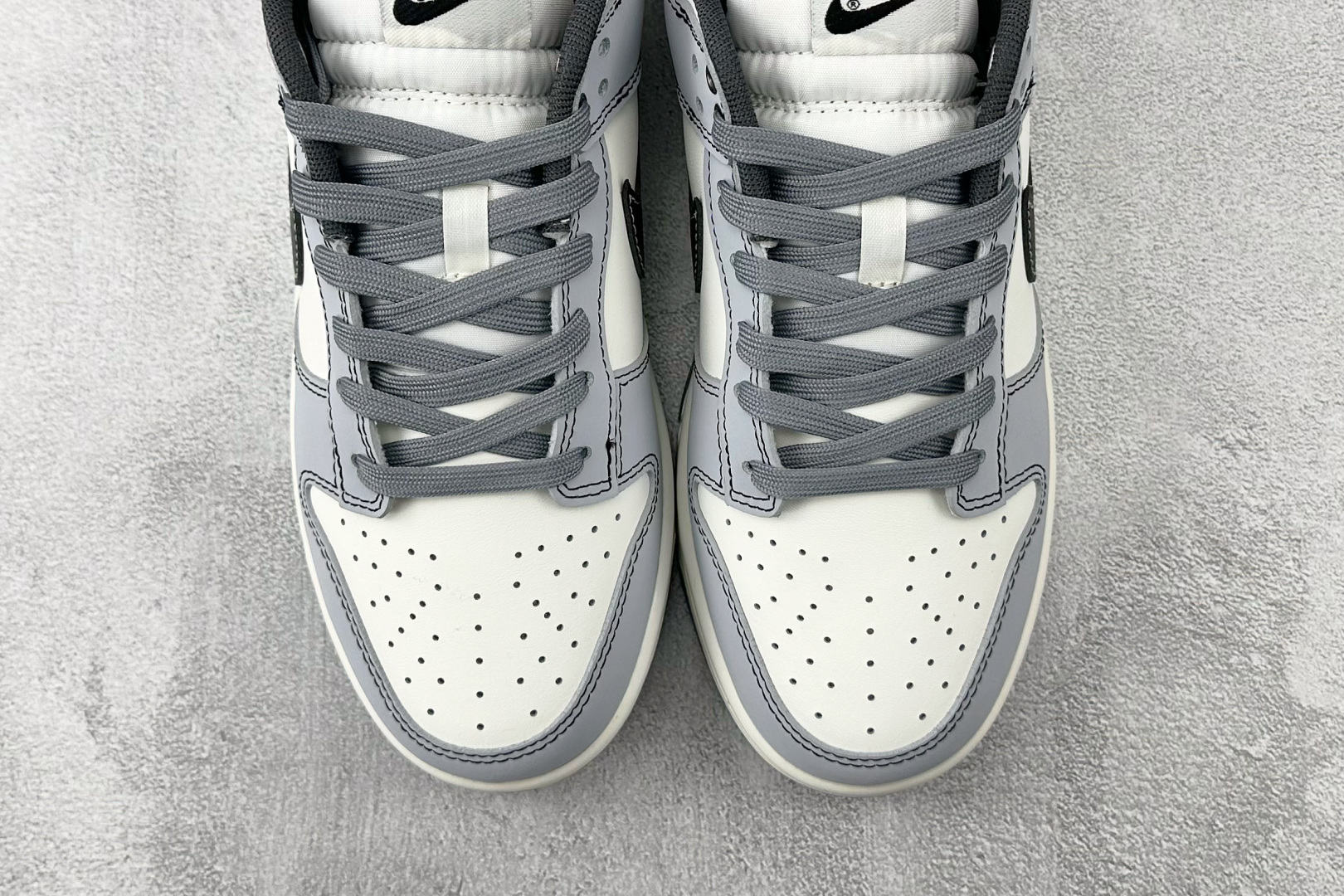 YC 双十一特价双十一特价【定制球鞋】Nike Dunk 星霾 灰白黑货号：BB0528 109尺码：4