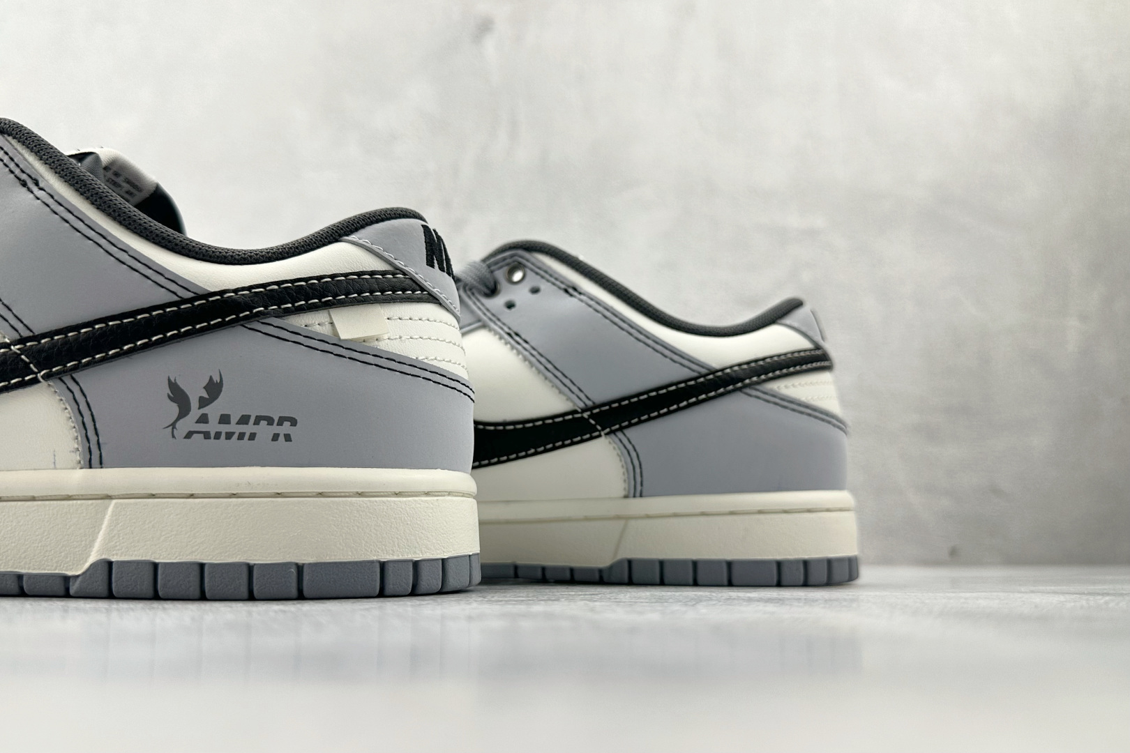 YC 双十一特价双十一特价【定制球鞋】Nike Dunk 星霾 灰白黑货号：BB0528 109尺码：4