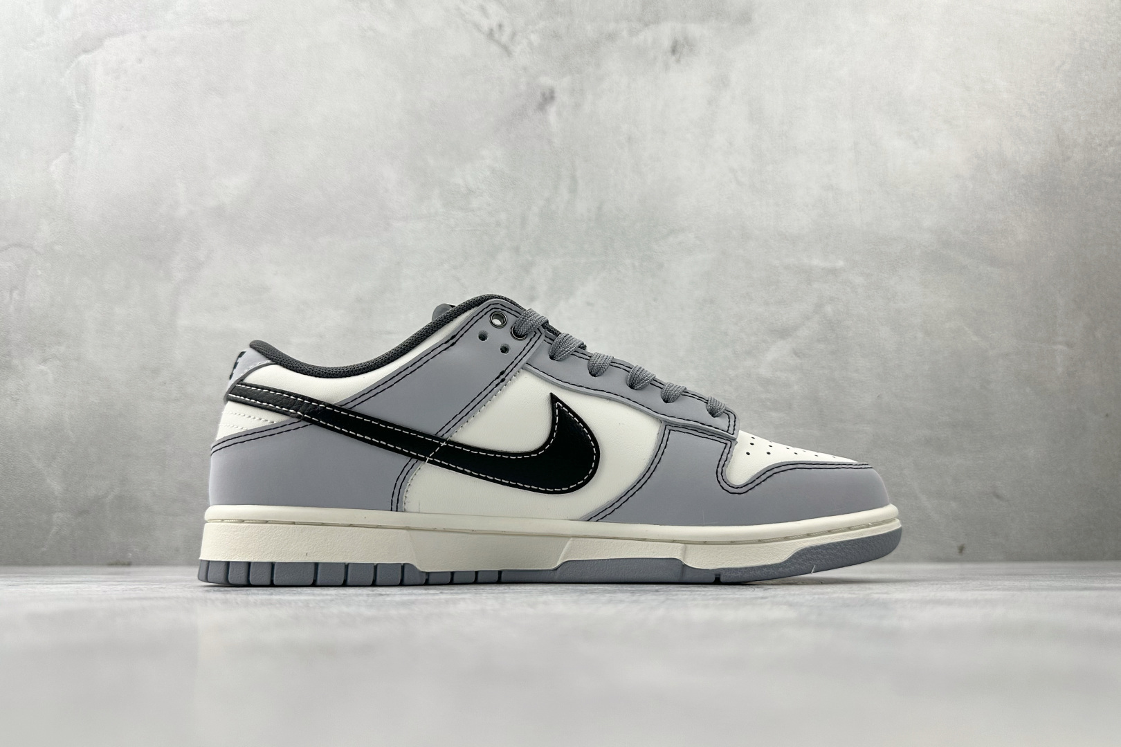 YC 双十一特价双十一特价【定制球鞋】Nike Dunk 星霾 灰白黑货号：BB0528 109尺码：4