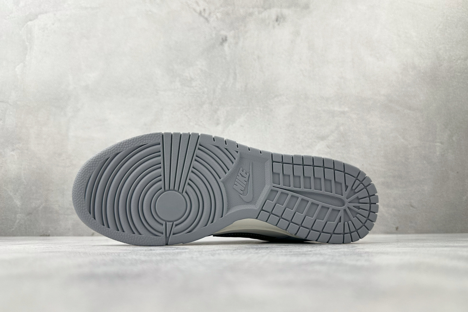 YC 双十一特价双十一特价【定制球鞋】Nike Dunk 星霾 灰白黑货号：BB0528 109尺码：4