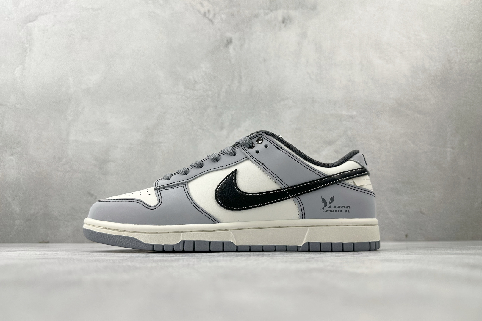 YC 双十一特价双十一特价【定制球鞋】Nike Dunk 星霾 灰白黑货号：BB0528 109尺码：4