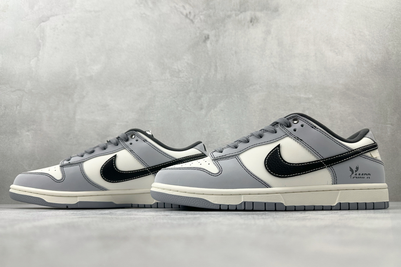 YC 双十一特价双十一特价【定制球鞋】Nike Dunk 星霾 灰白黑货号：BB0528 109尺码：4