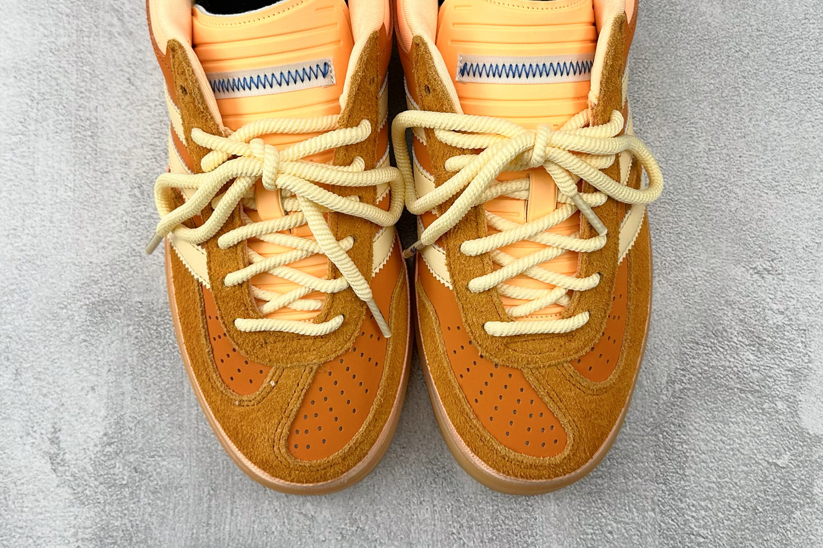 210 Bad Bunny x adidas originals GAZELLE INDOOR 橙色 JS5050