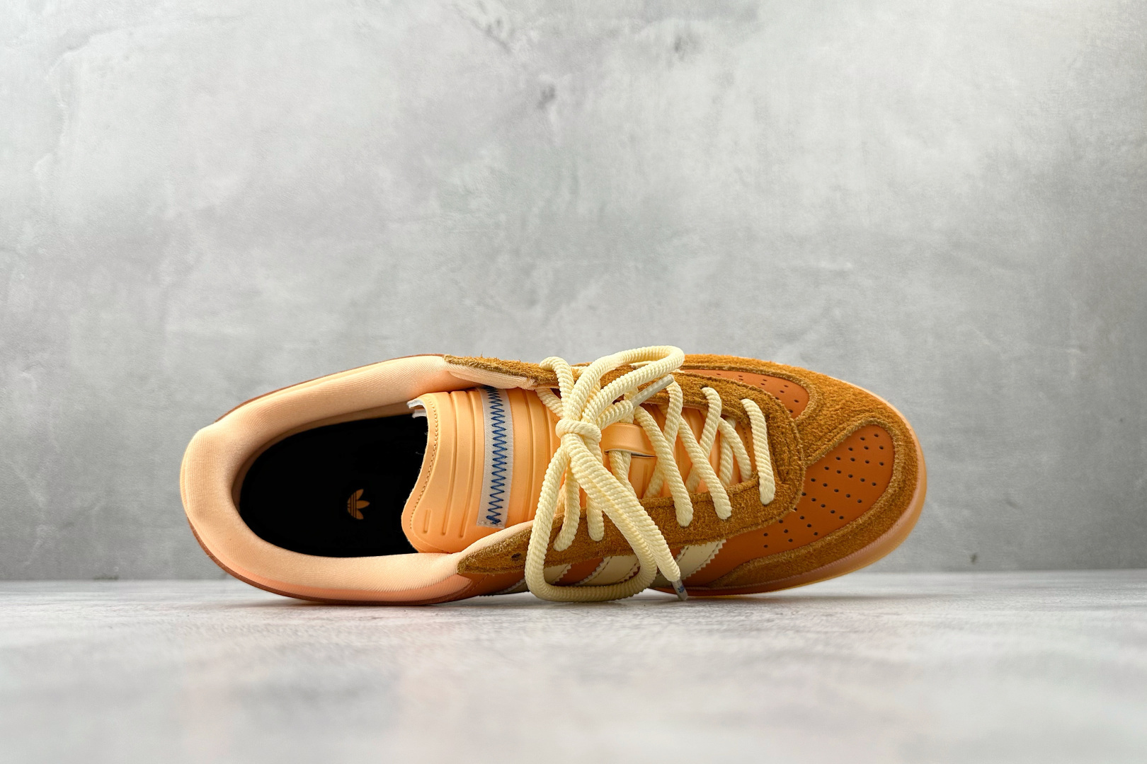 210 Bad Bunny x adidas originals GAZELLE INDOOR 橙色 JS5050