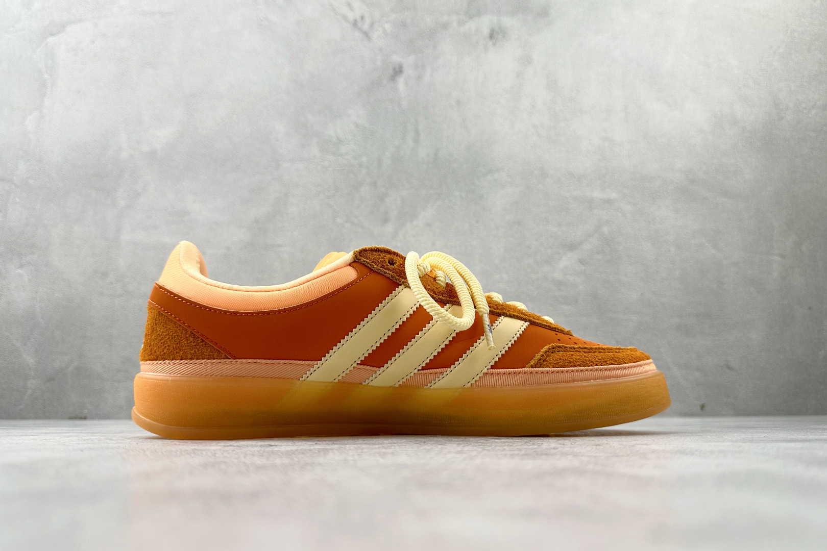 210 Bad Bunny x adidas originals GAZELLE INDOOR 橙色 JS5050