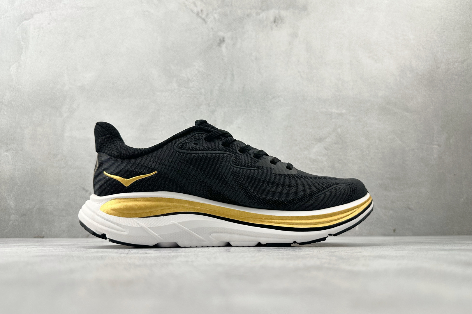 180 平台专供 HOKA ONE ONE CLIFTON 10 黑金色 1162031-BKGD