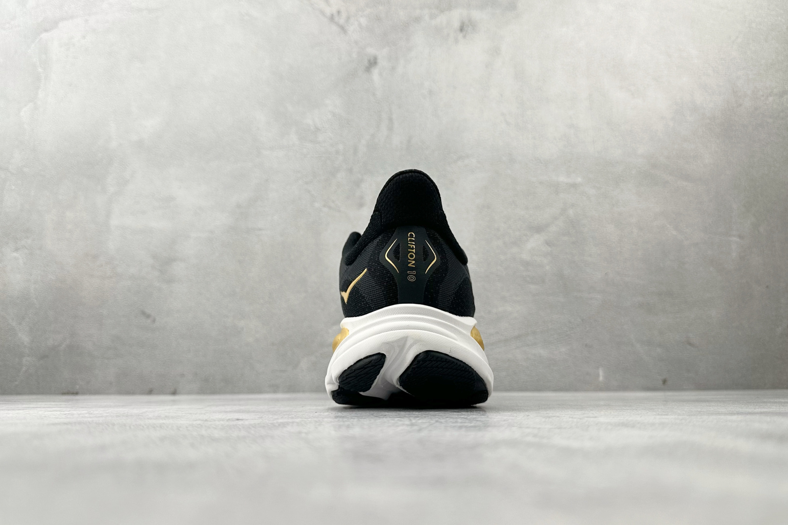 180 平台专供 HOKA ONE ONE CLIFTON 10 黑金色 1162031-BKGD