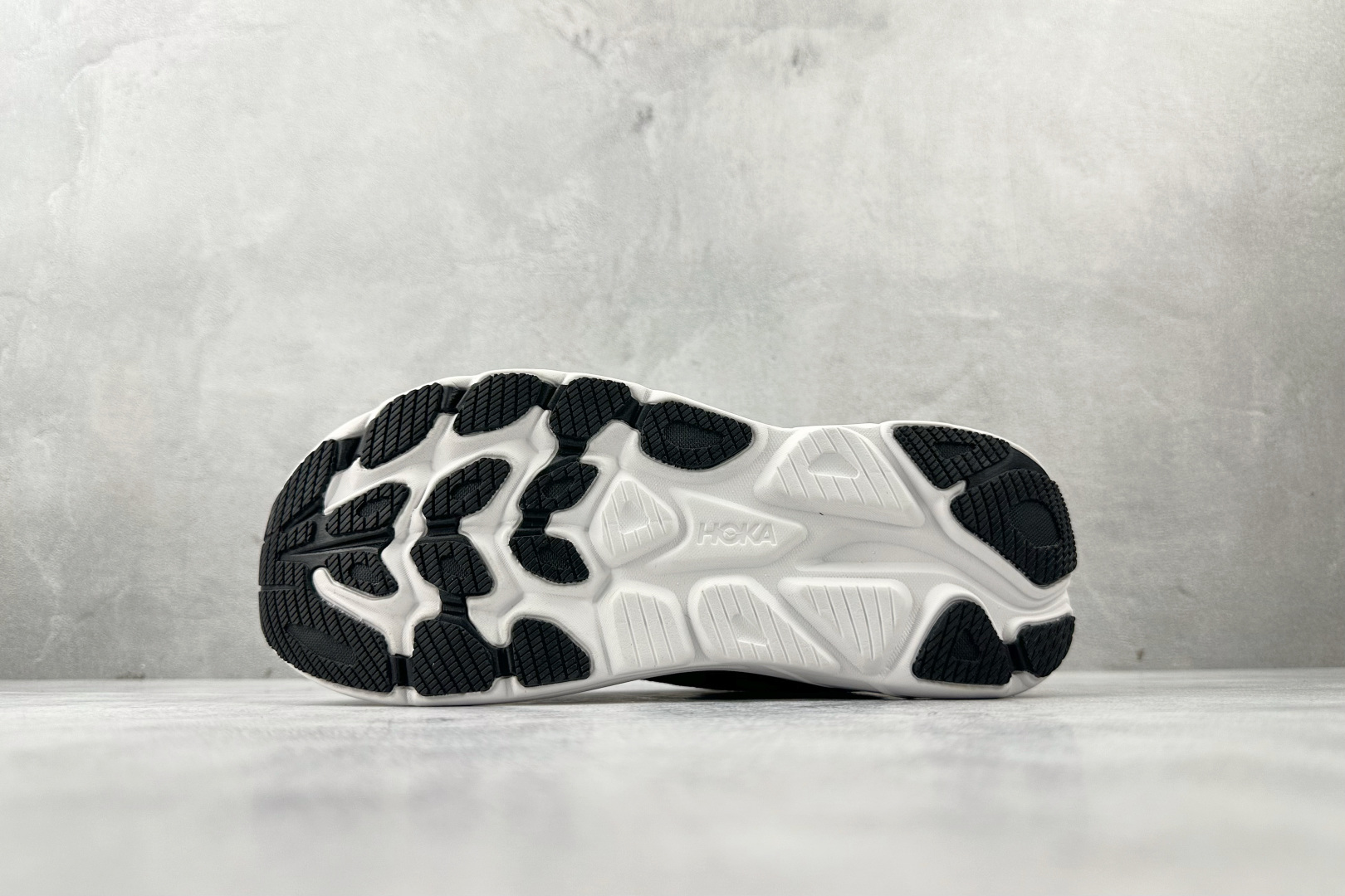 180 平台专供 HOKA ONE ONE CLIFTON 10 黑金色 1162031-BKGD