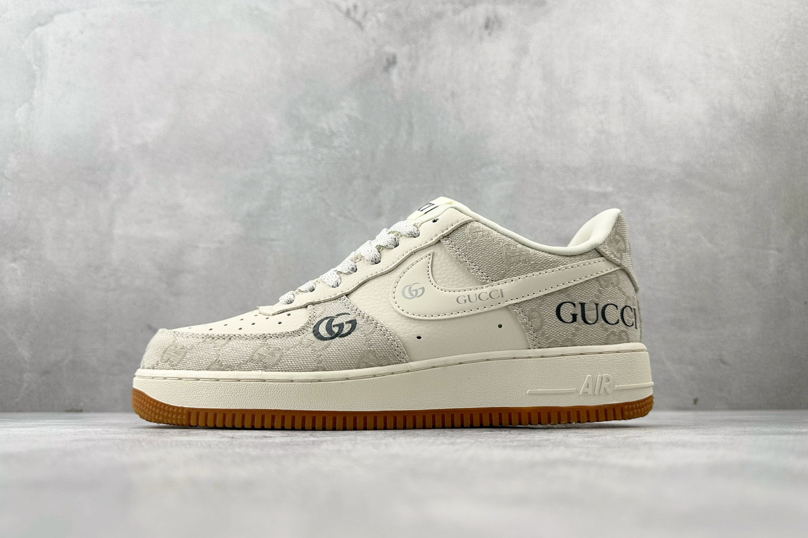 XC 💰210
Nike Air Force 1 07 GUCCI 联名 米白

货号：DK0188 084
尺码：36 36.5 37.5 38 38.5 39 40 40.5 41 42 42.5 43 44 44.5 45 
编码：36
