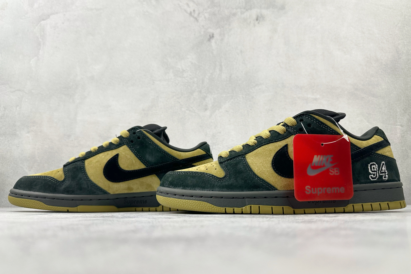 310 Supreme x Nike Dunk SB DUNK LOW 黄黑 亚洲限定 HQ8487-300