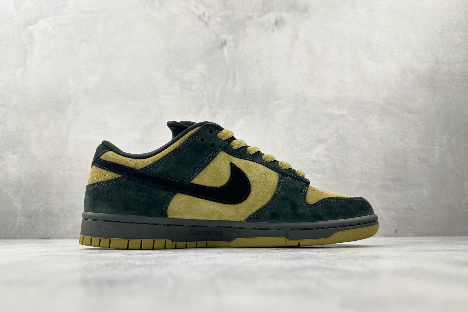 310 Supreme x Nike Dunk SB DUNK LOW 黄黑 亚洲限定 HQ8487-300