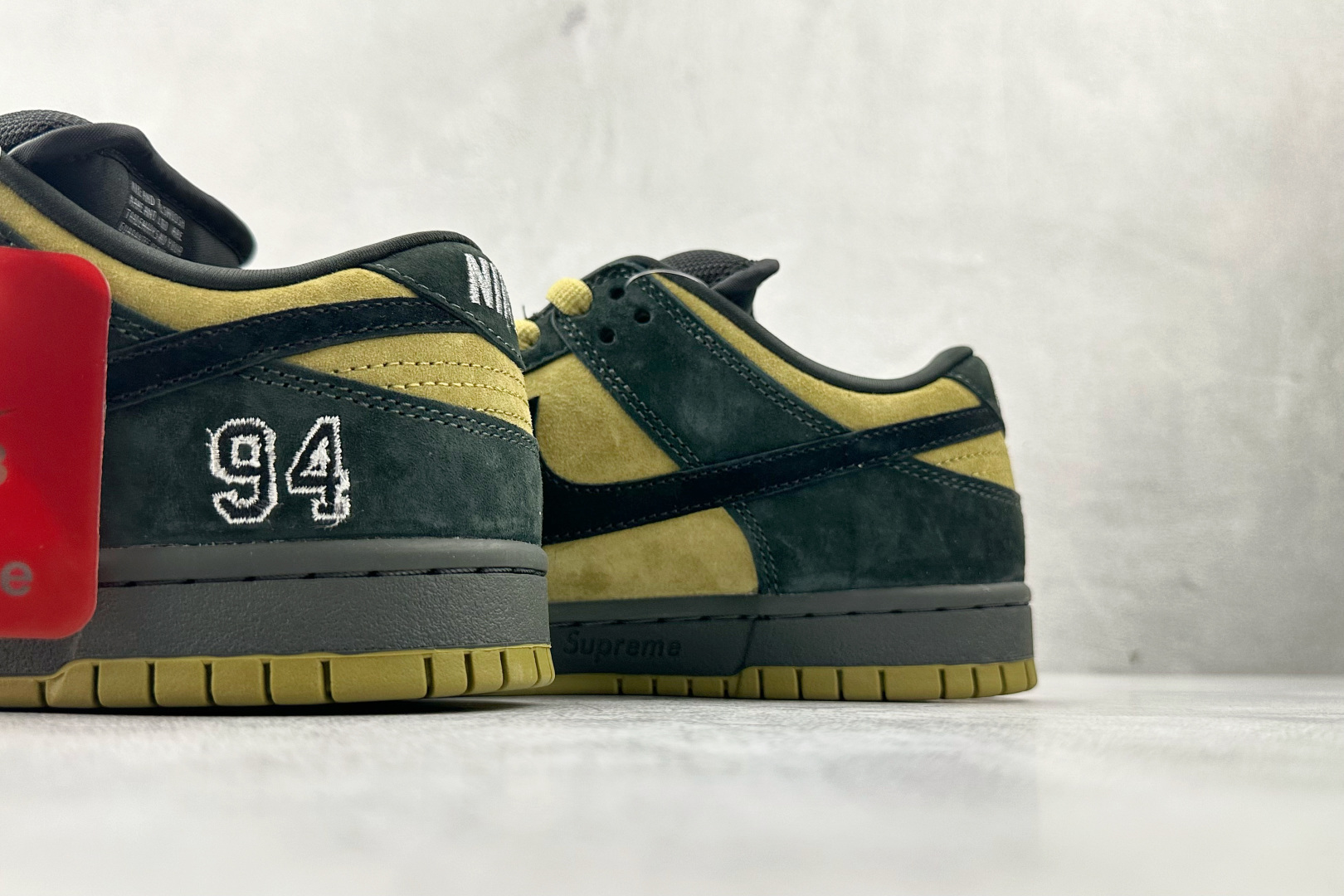 310 Supreme x Nike Dunk SB DUNK LOW 黄黑 亚洲限定 HQ8487-300