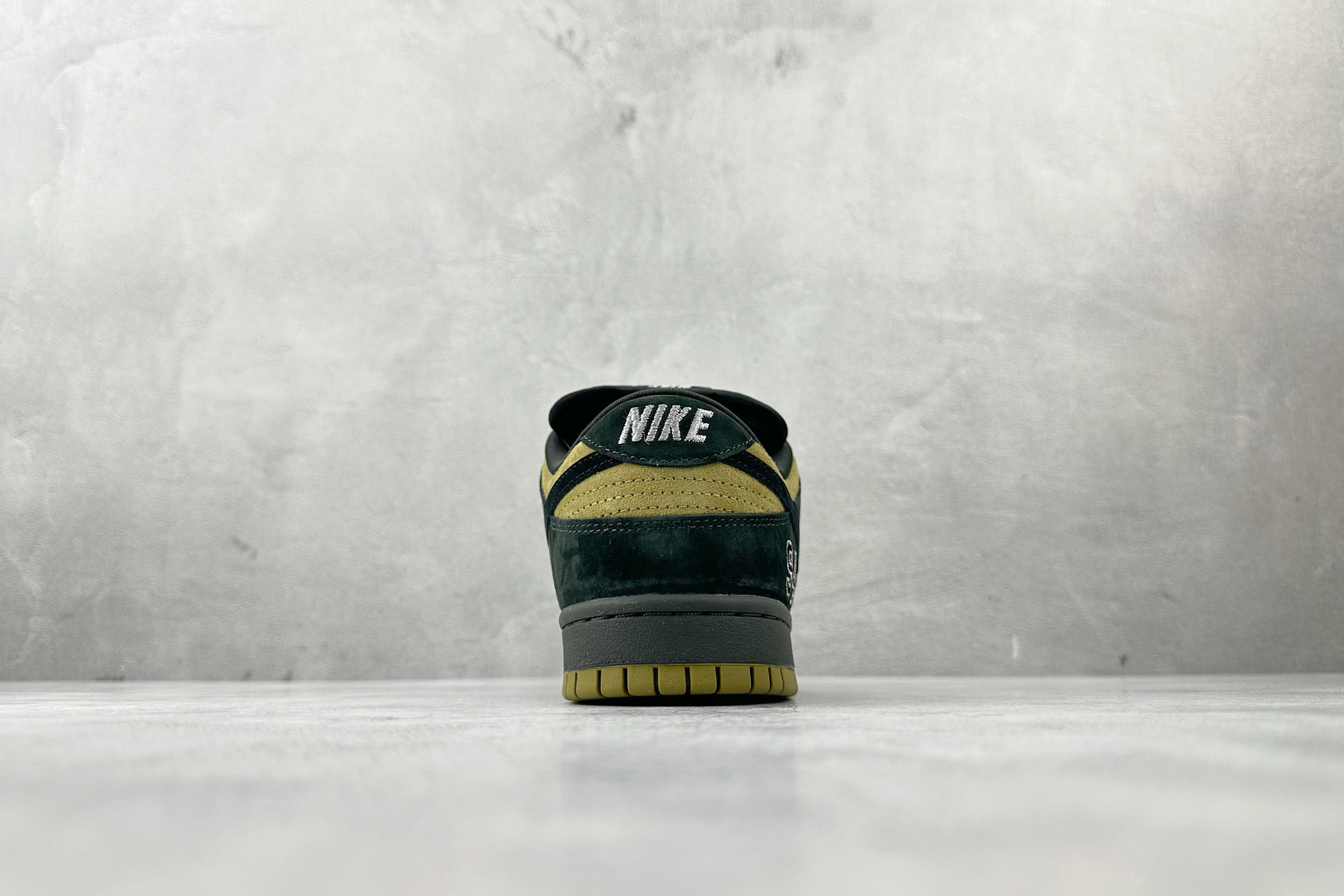 310 Supreme x Nike Dunk SB DUNK LOW 黄黑 亚洲限定 HQ8487-300