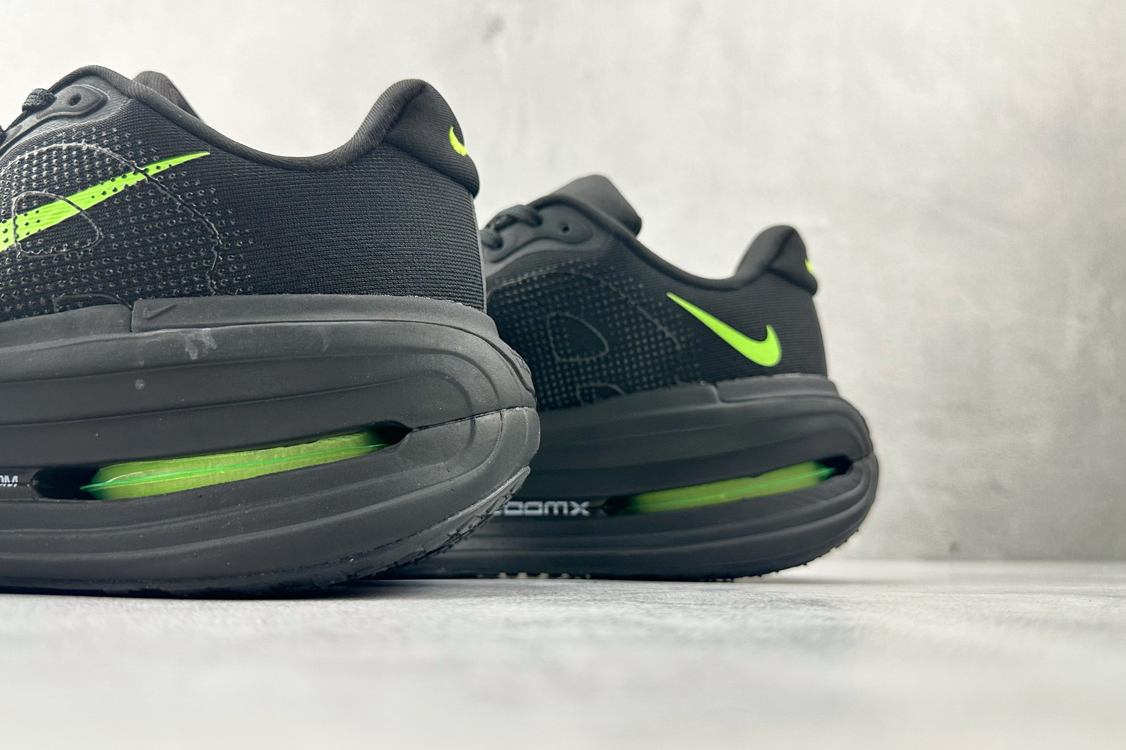 220 Nike Vomero Vomero Premium 黑绿 HQ2050-212