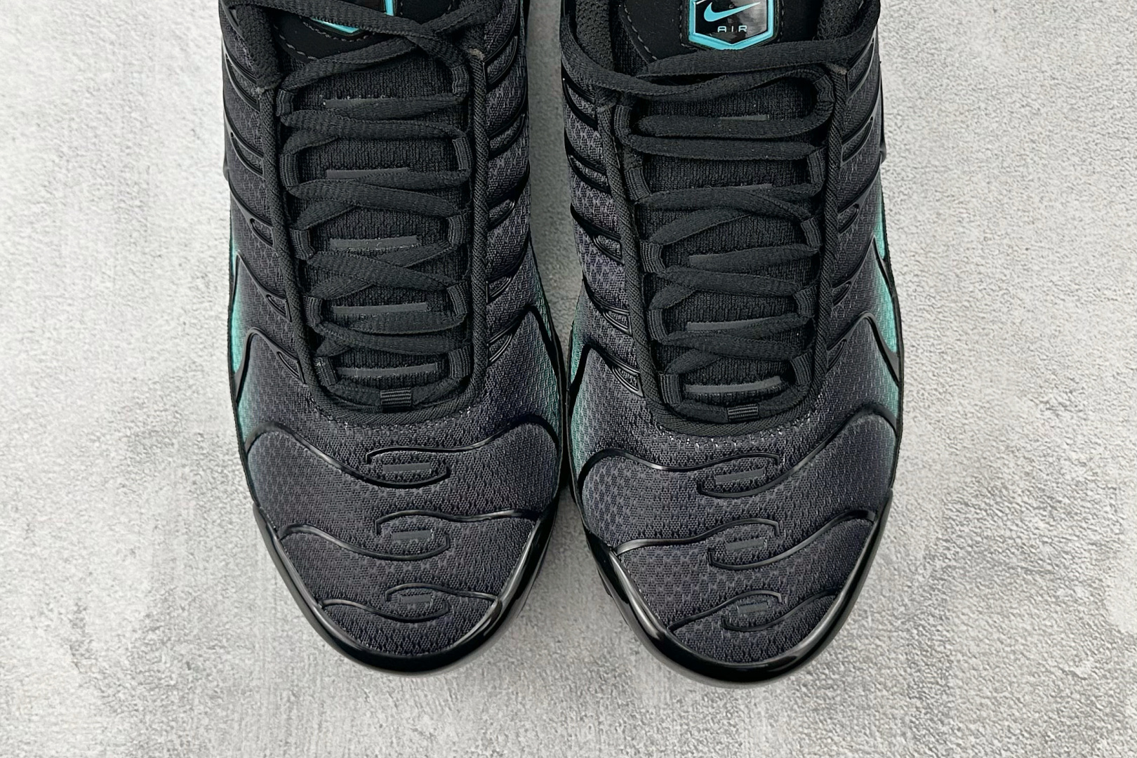 Max 本地Nike Air Max Plus 黑绿色货号：DM0032-016尺码：36 36.5 3