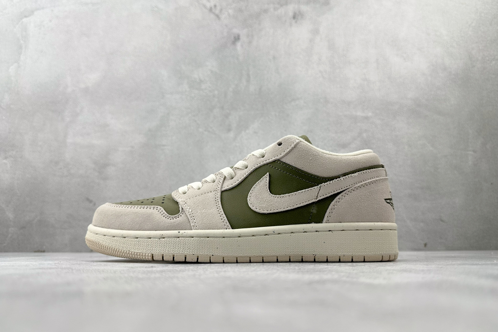 XC 💰130
Jordan Air Jordan 1 白绿

货号：HV4089-201
尺码：36 36.5 37 38.5 39 40 40.5 41 42 42.5 43 44 44.5 45 46
编码：28