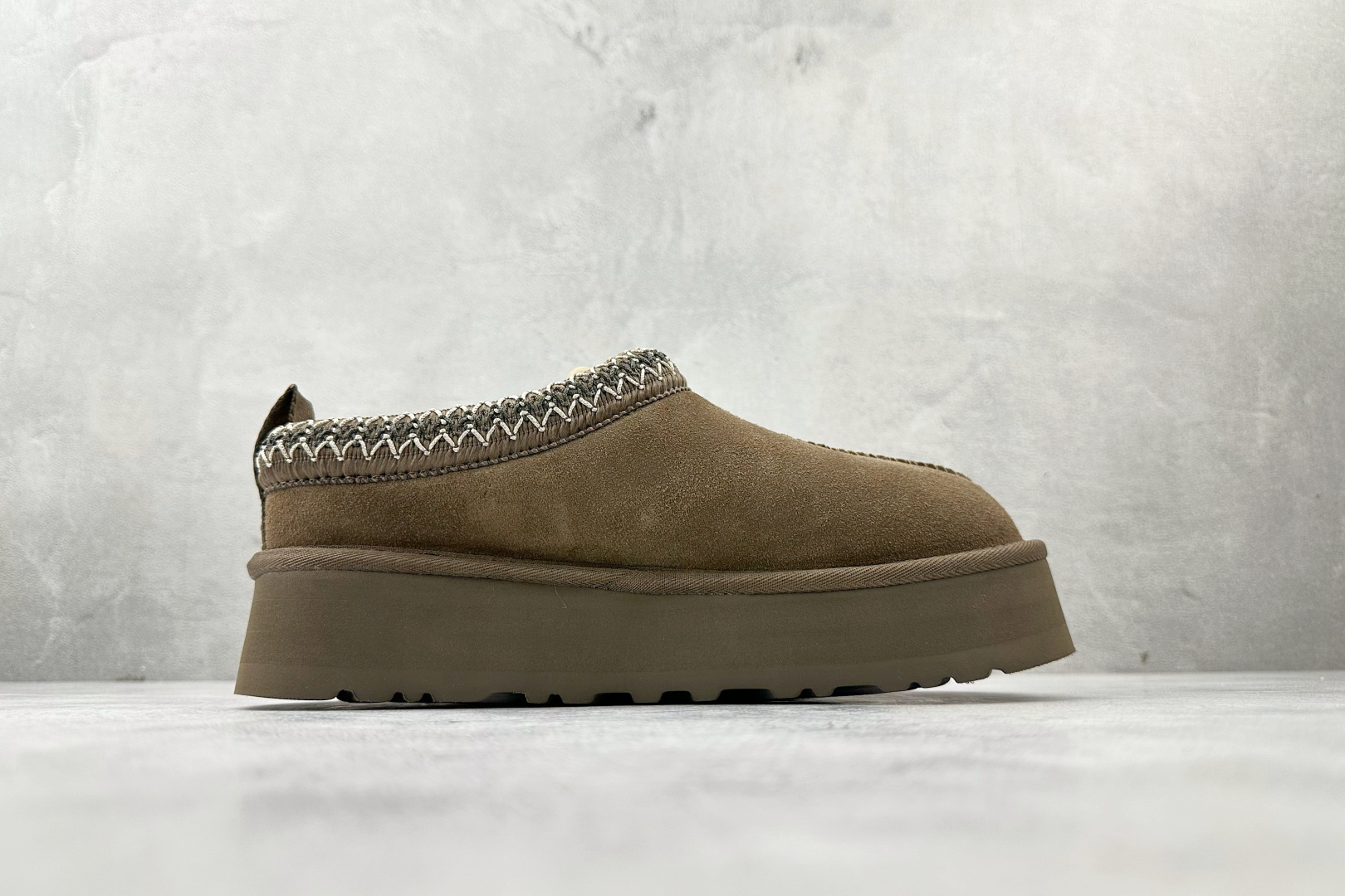 230 UGG Tazz 胡桃木色 1122553-HCK