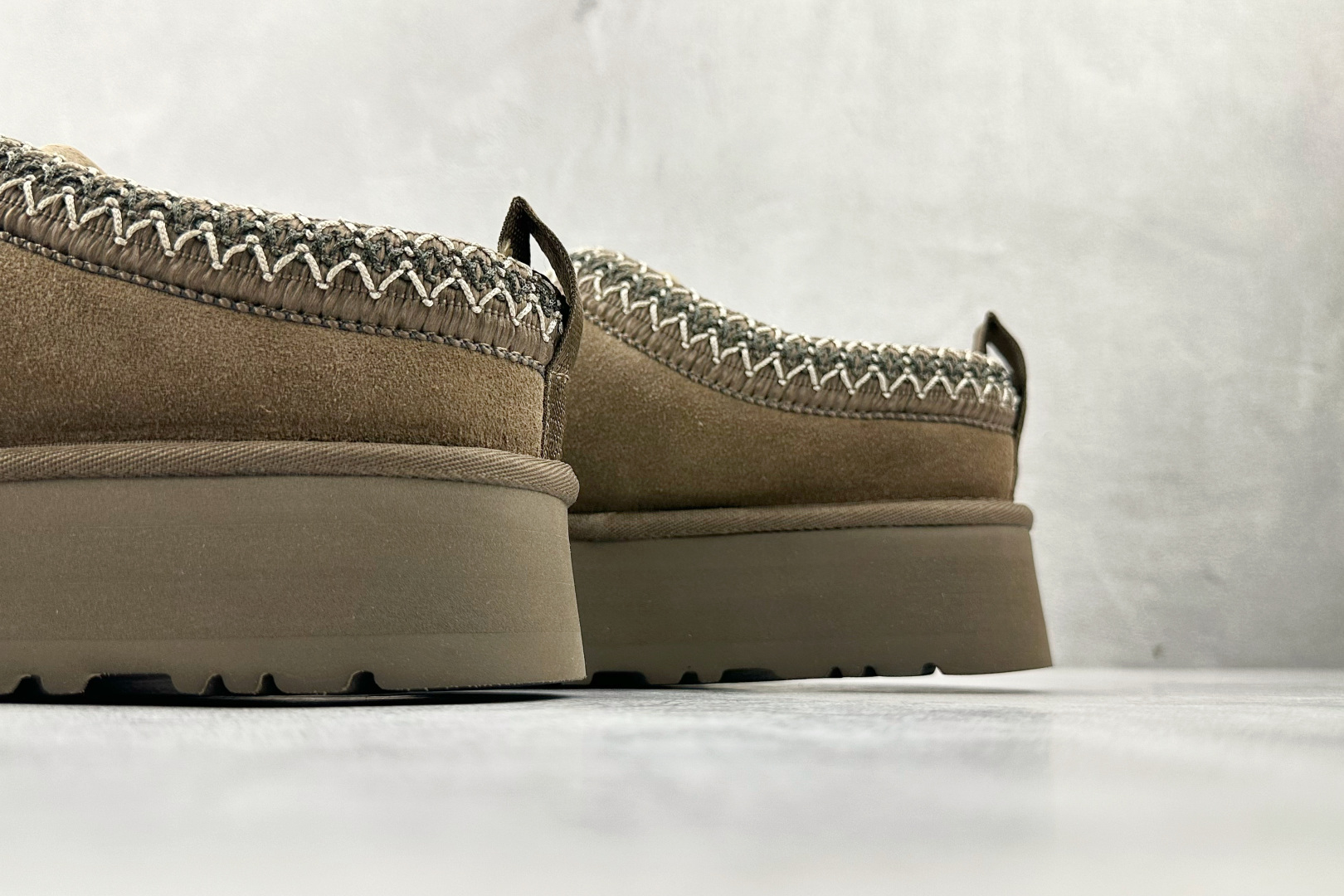 230 UGG Tazz 胡桃木色 1122553-HCK