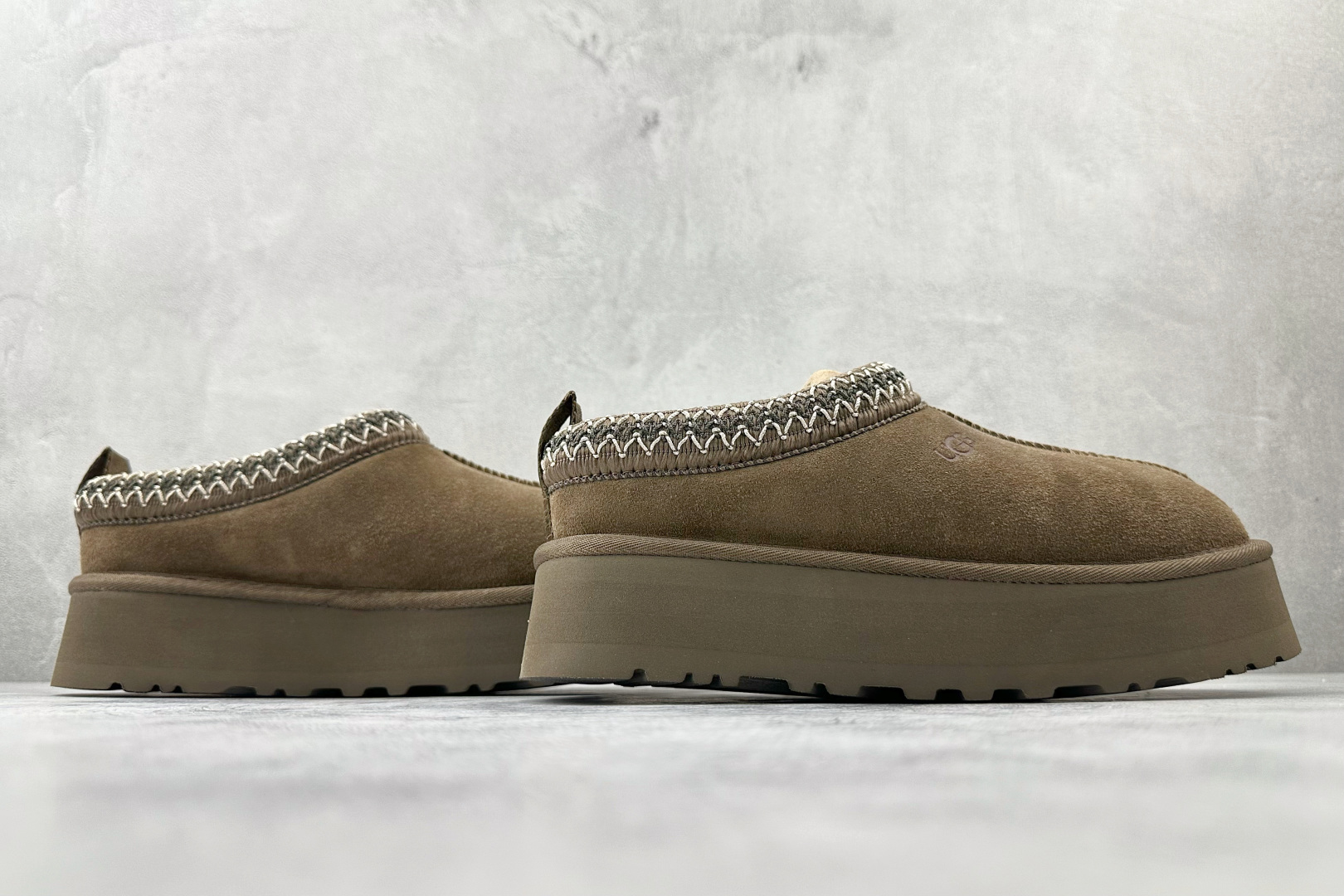 230 UGG Tazz 胡桃木色 1122553-HCK