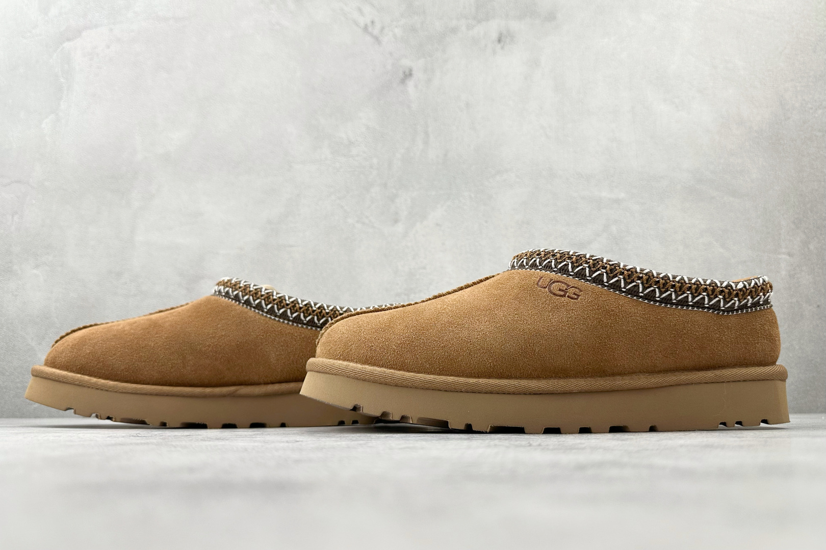 230 UGG Tazz 栗色 1122553-CHE