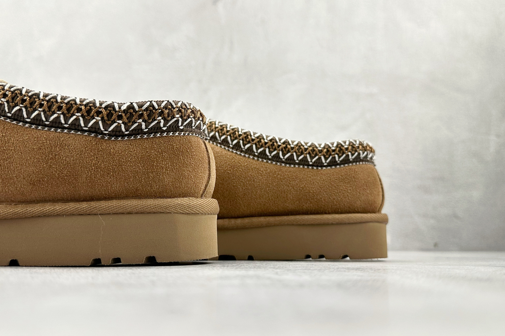 230 UGG Tazz 栗色 1122553-CHE