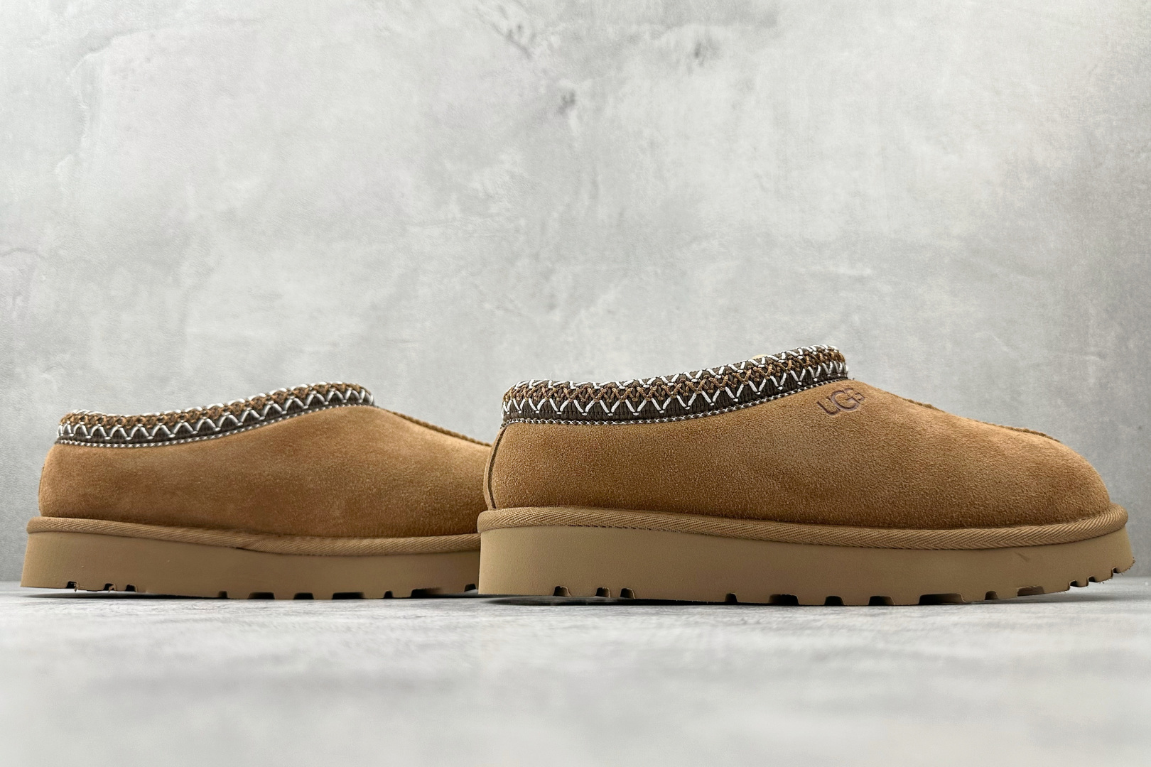 230 UGG Tazz 栗色 1122553-CHE