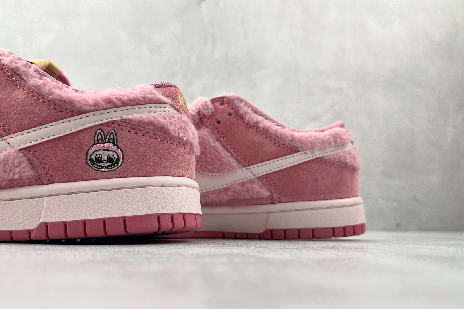 240 Nike BY POP MART LABUBU 荔枝莓莓 GB6675-003