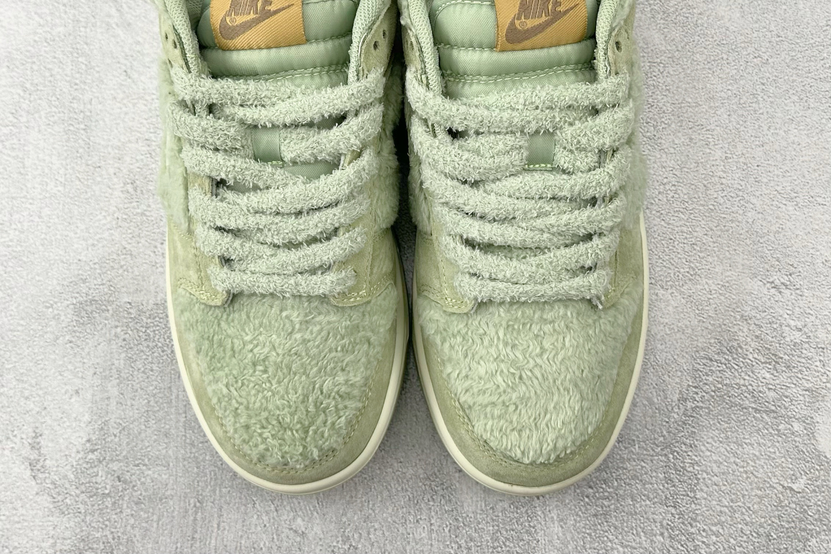 240 Nike BY POP MART LABUBU 青提果果 GB6675-004