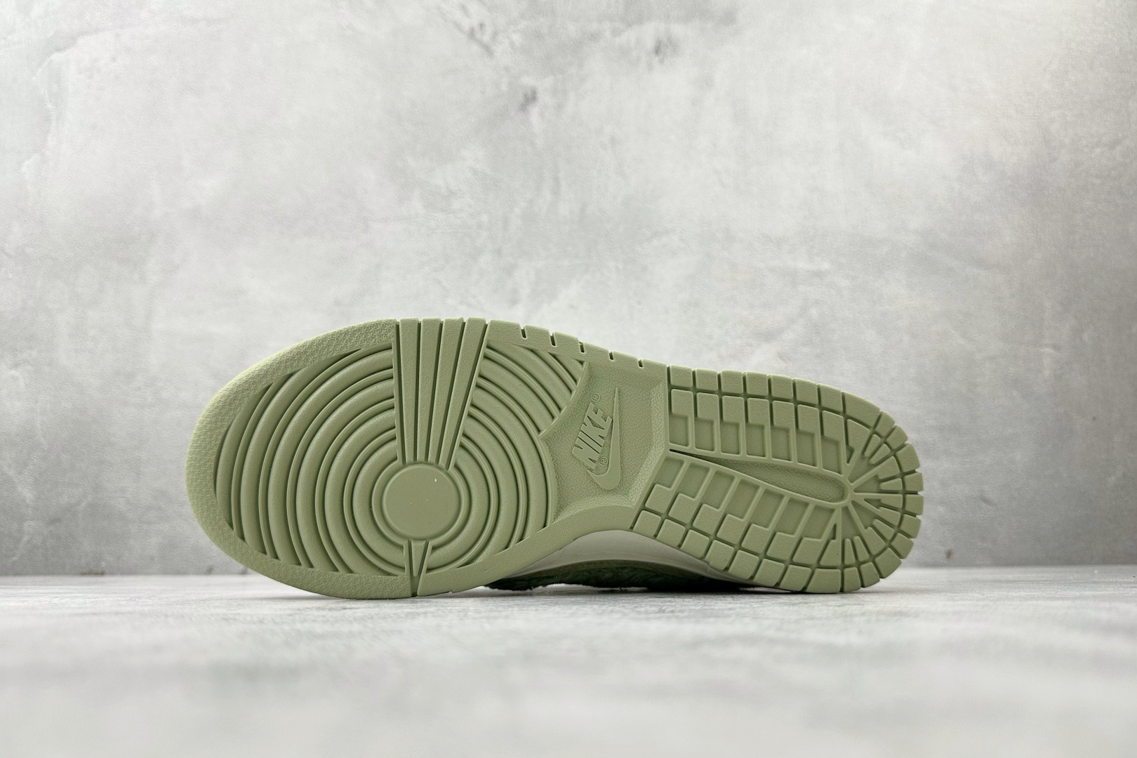 240 Nike BY POP MART LABUBU 青提果果 GB6675-004