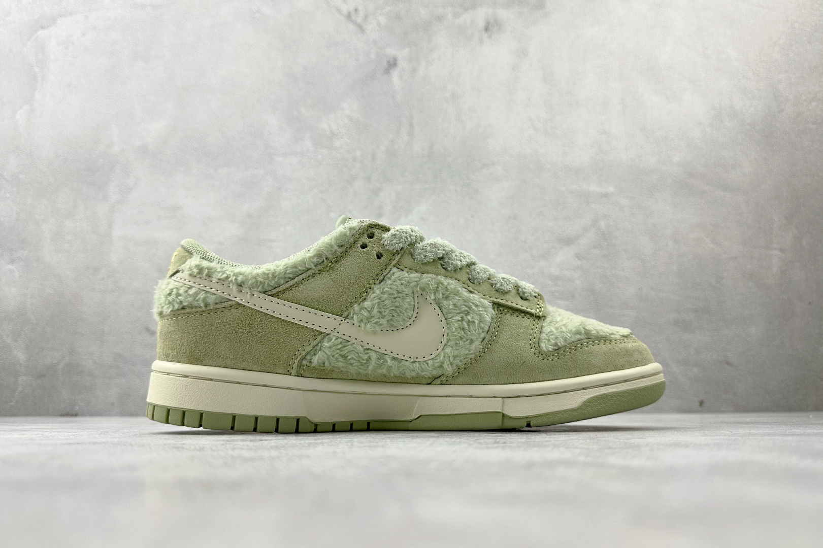 240 Nike BY POP MART LABUBU 青提果果 GB6675-004