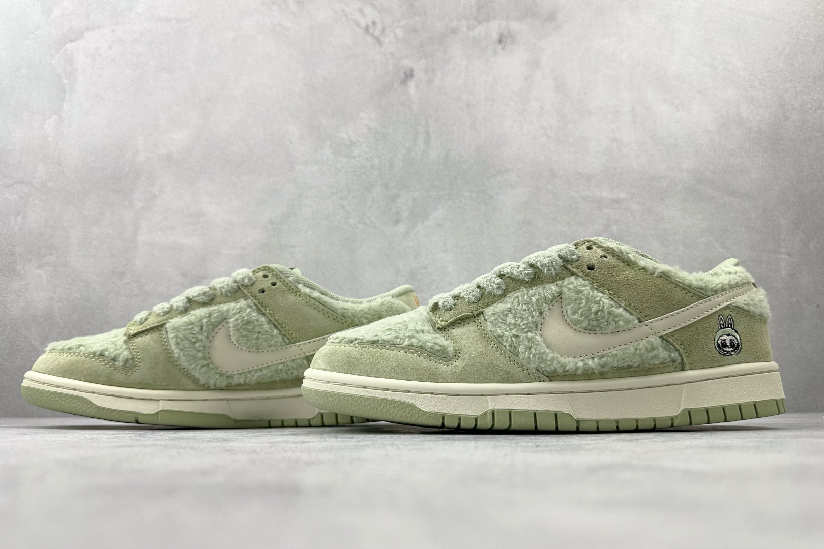 240 Nike BY POP MART LABUBU 青提果果 GB6675-004