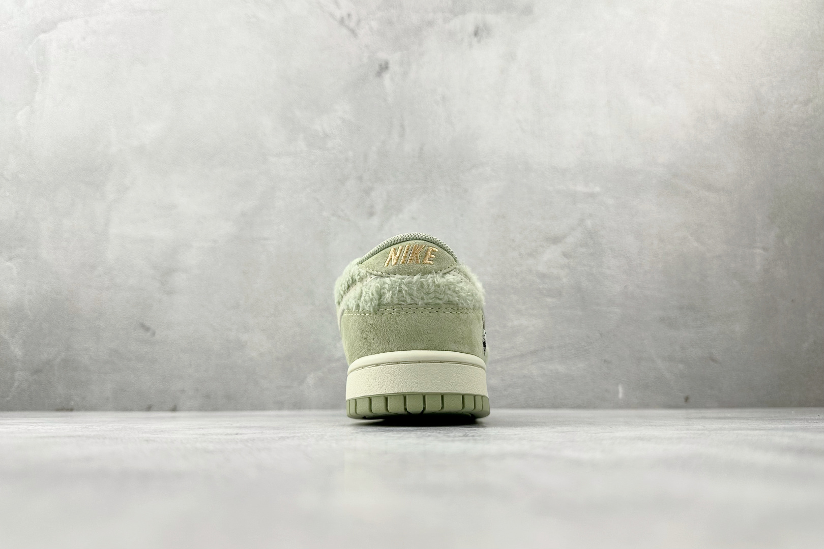 240 Nike BY POP MART LABUBU 青提果果 GB6675-004