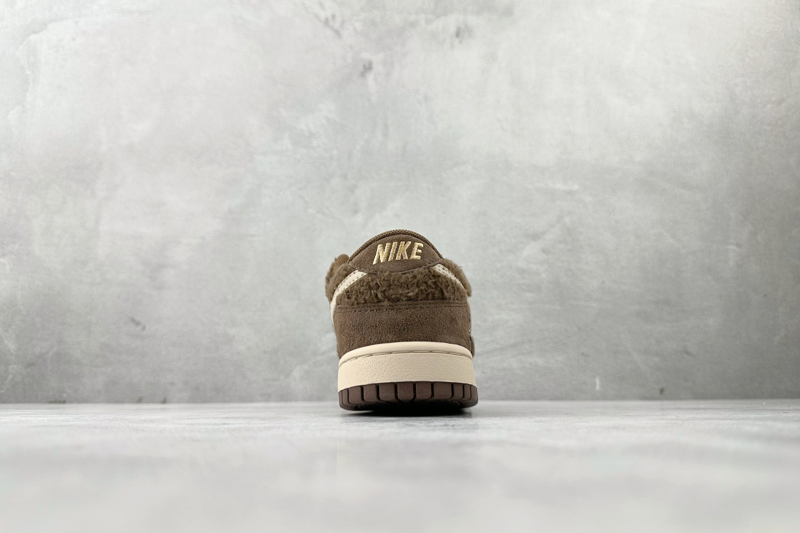 240 Nike BY POP MART LABUBU 栗子可乐 GB6675-001