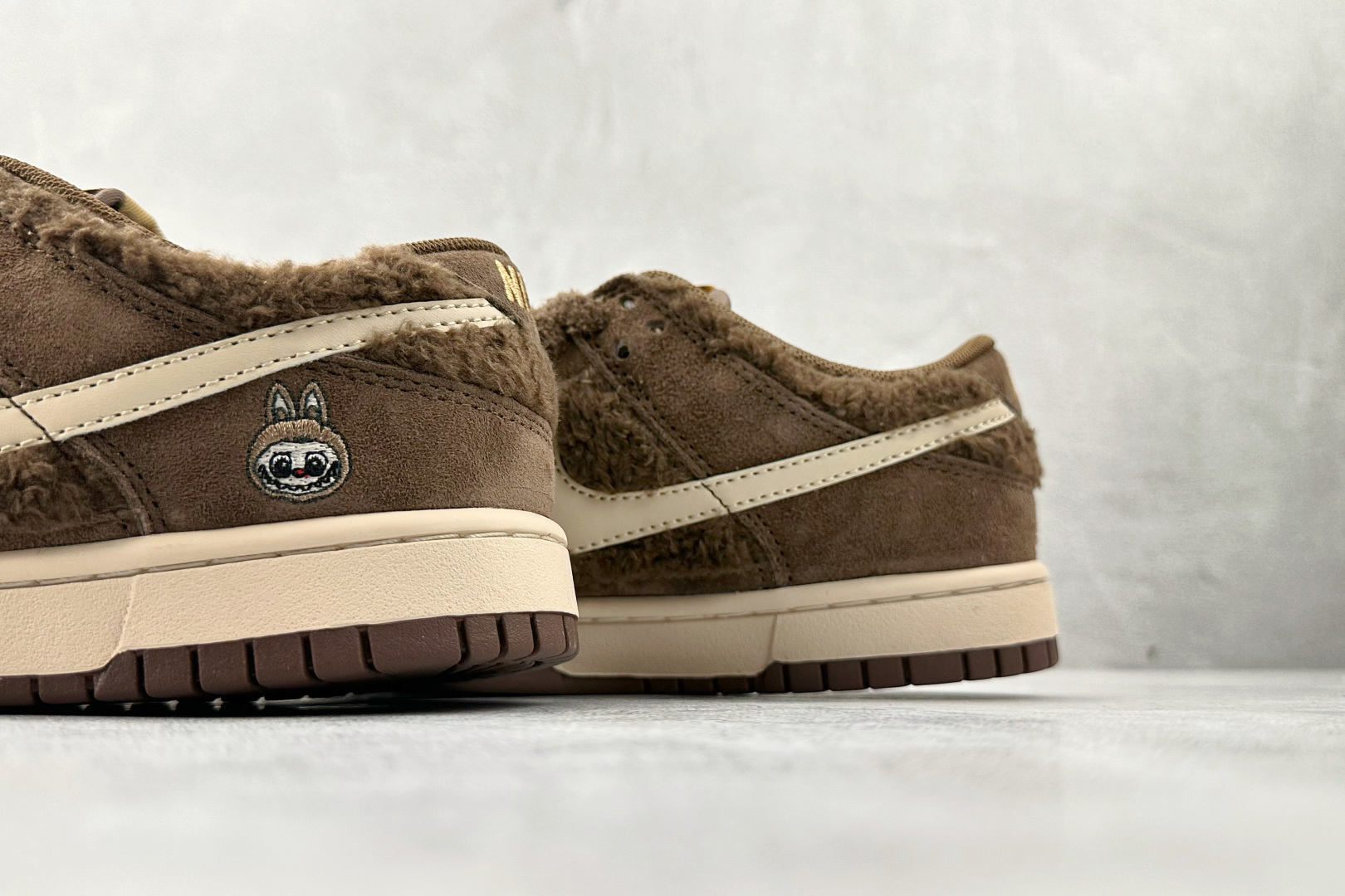 240 Nike BY POP MART LABUBU 栗子可乐 GB6675-001