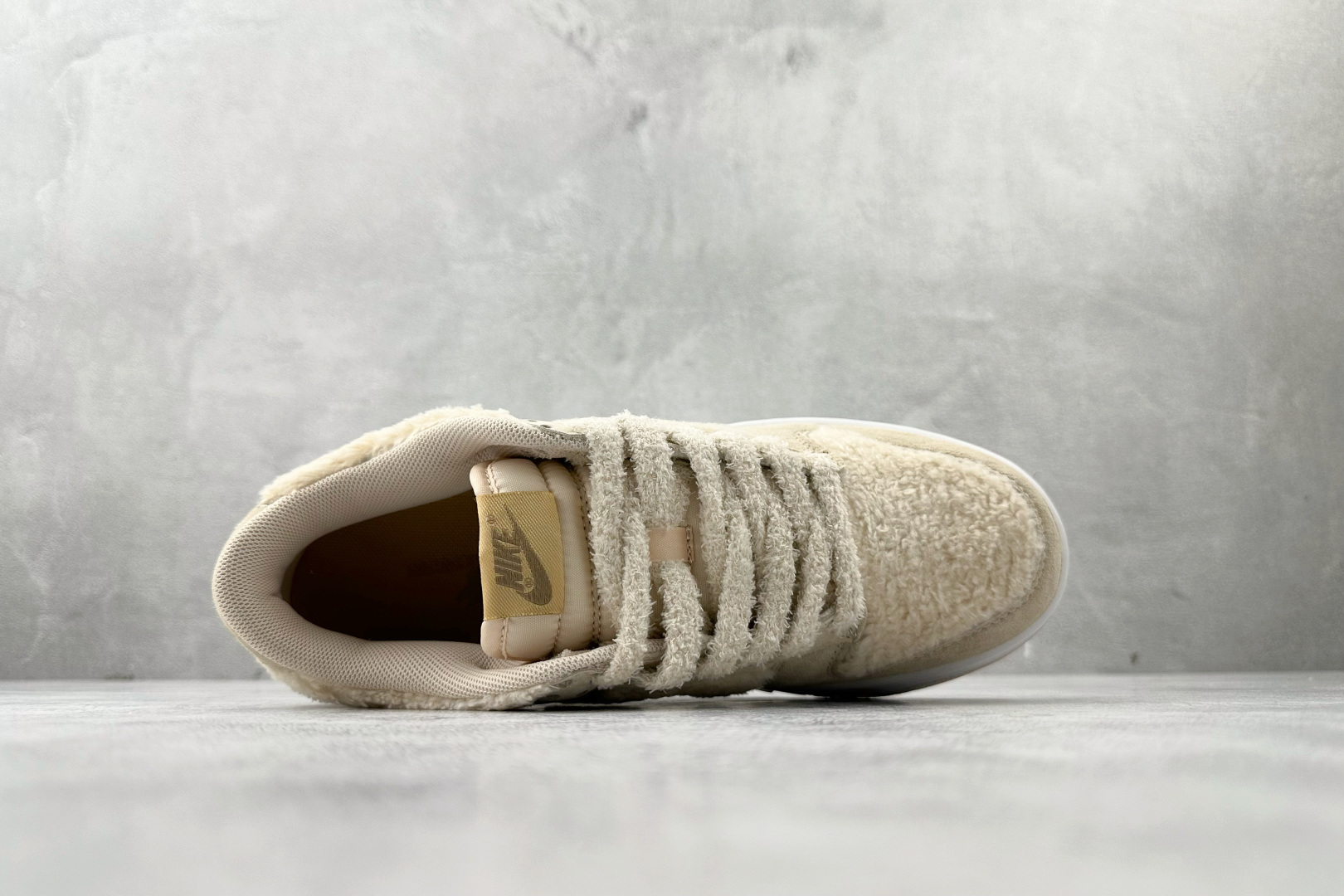 240 Nike BY POP MART LABUBU 豆乳多多 GB6675-002