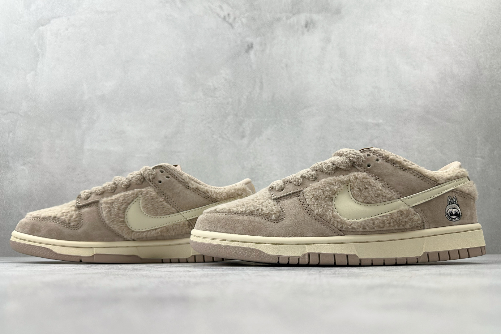 240 Nike BY POP MART LABUBU 太妃糖糖 GB6675-006